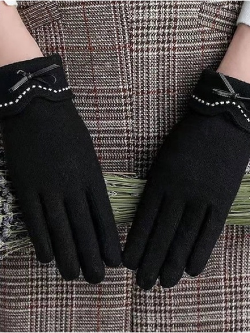 Women's Black Bow-Accent Winter Gloves